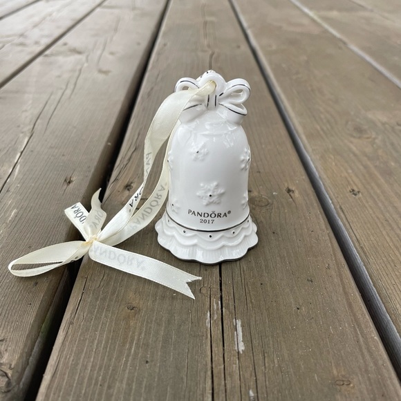 Pandora Limited Edition 2017 Bell Christmas Tree Ornament - Picture 9 of 12